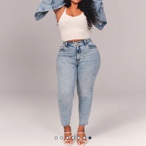 ABERCROMBIE & FITCH Curve Love The Mom Jean
